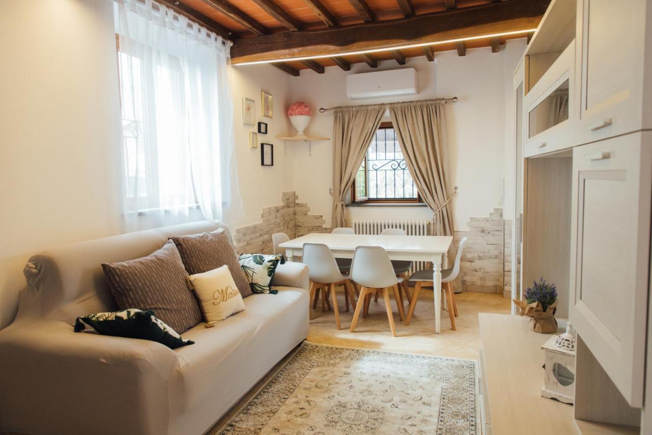 Country Chic Pistoia-Casa In Campagna Giardino, Parking Exterior photo