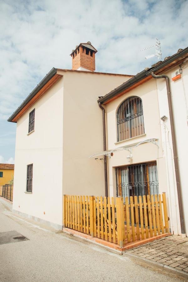 Country Chic Pistoia-Casa In Campagna Giardino, Parking Exterior photo