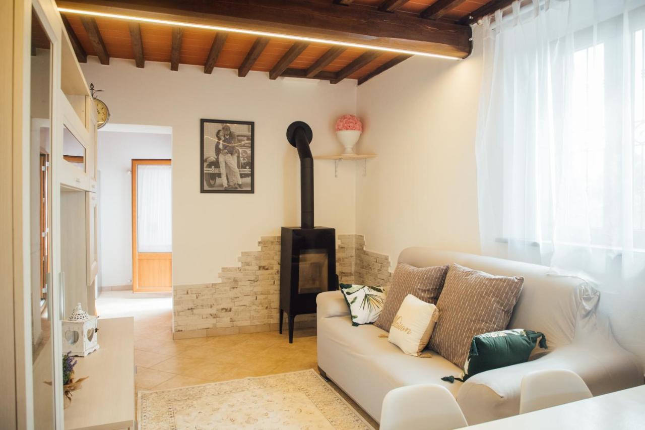 Country Chic Pistoia-Casa In Campagna Giardino, Parking Exterior photo