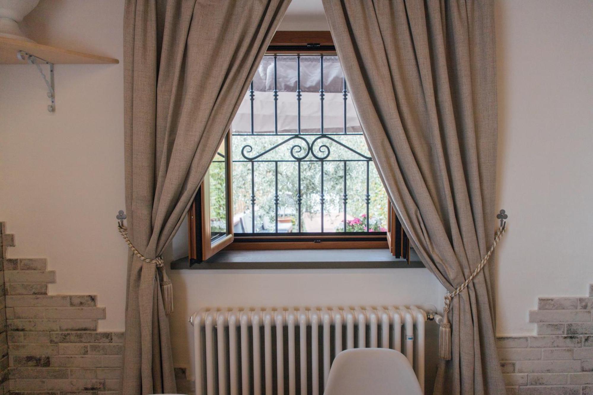 Country Chic Pistoia-Casa In Campagna Giardino, Parking Exterior photo