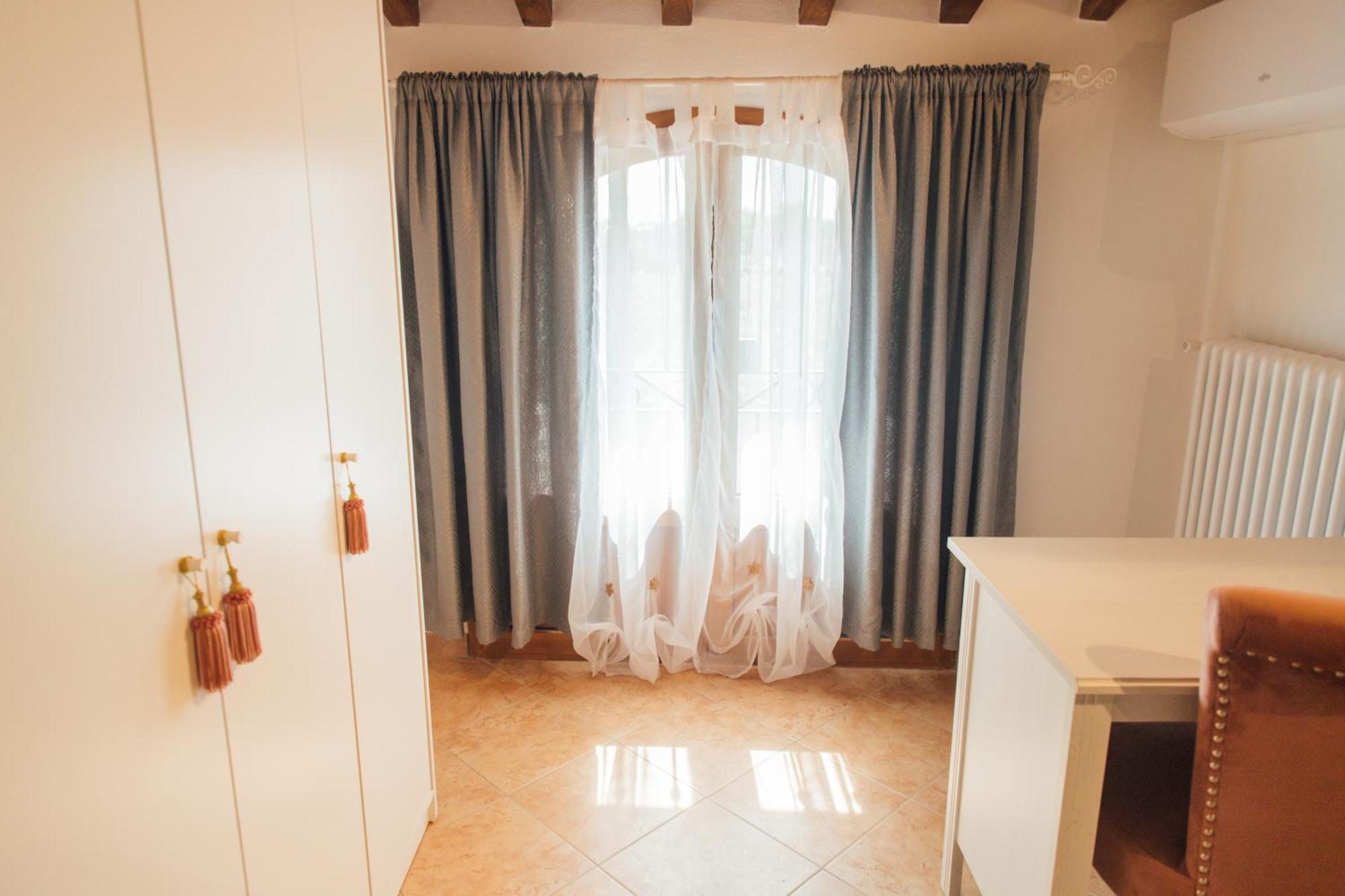 Country Chic Pistoia-Casa In Campagna Giardino, Parking Exterior photo
